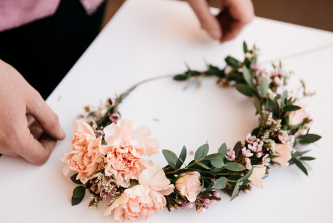How to make a fresh flower crown for your wedding